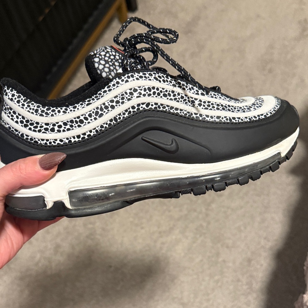 Nike Air Max 97 SE Black and White Patterned Shoes - Picture 4 of 6